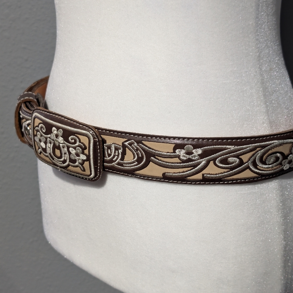 Embroidered Leather Western Horseshoe Belt - Picture 2 of 7